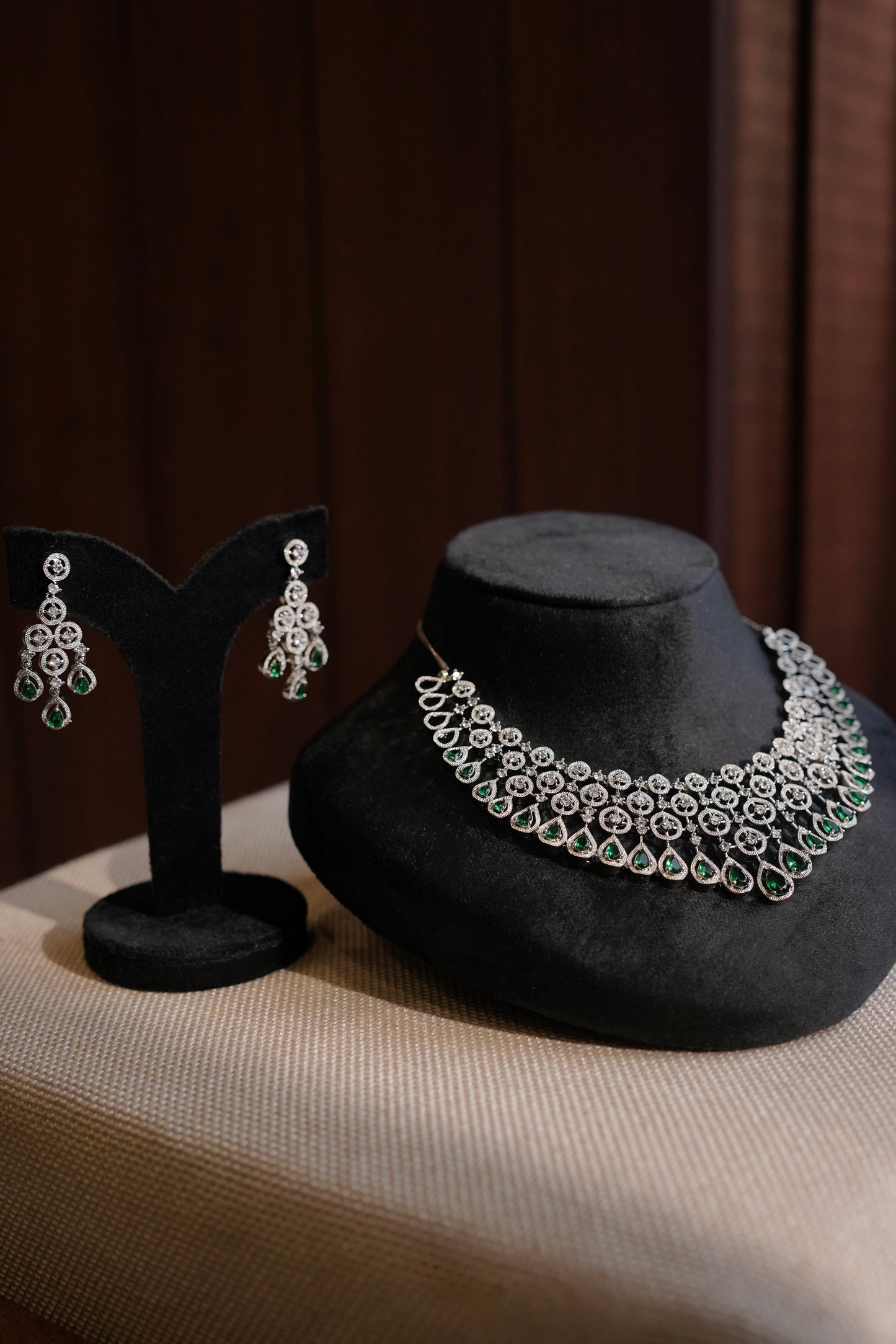 MANNAT- Diamanté Accent Choker Set