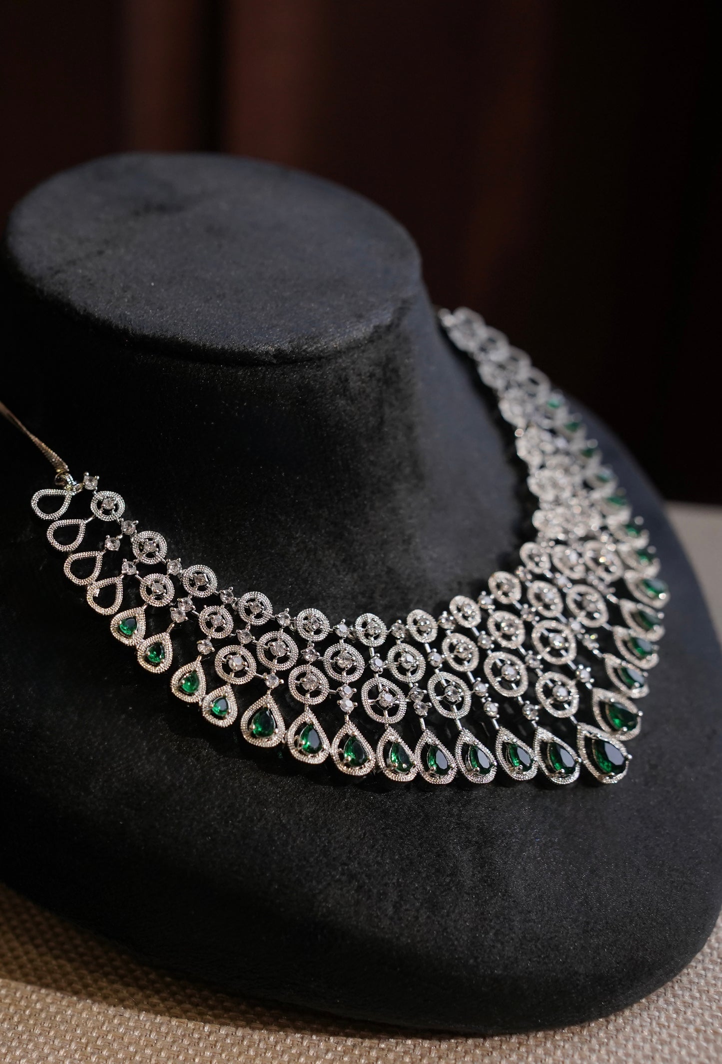 MANNAT- Diamanté Accent Choker Set