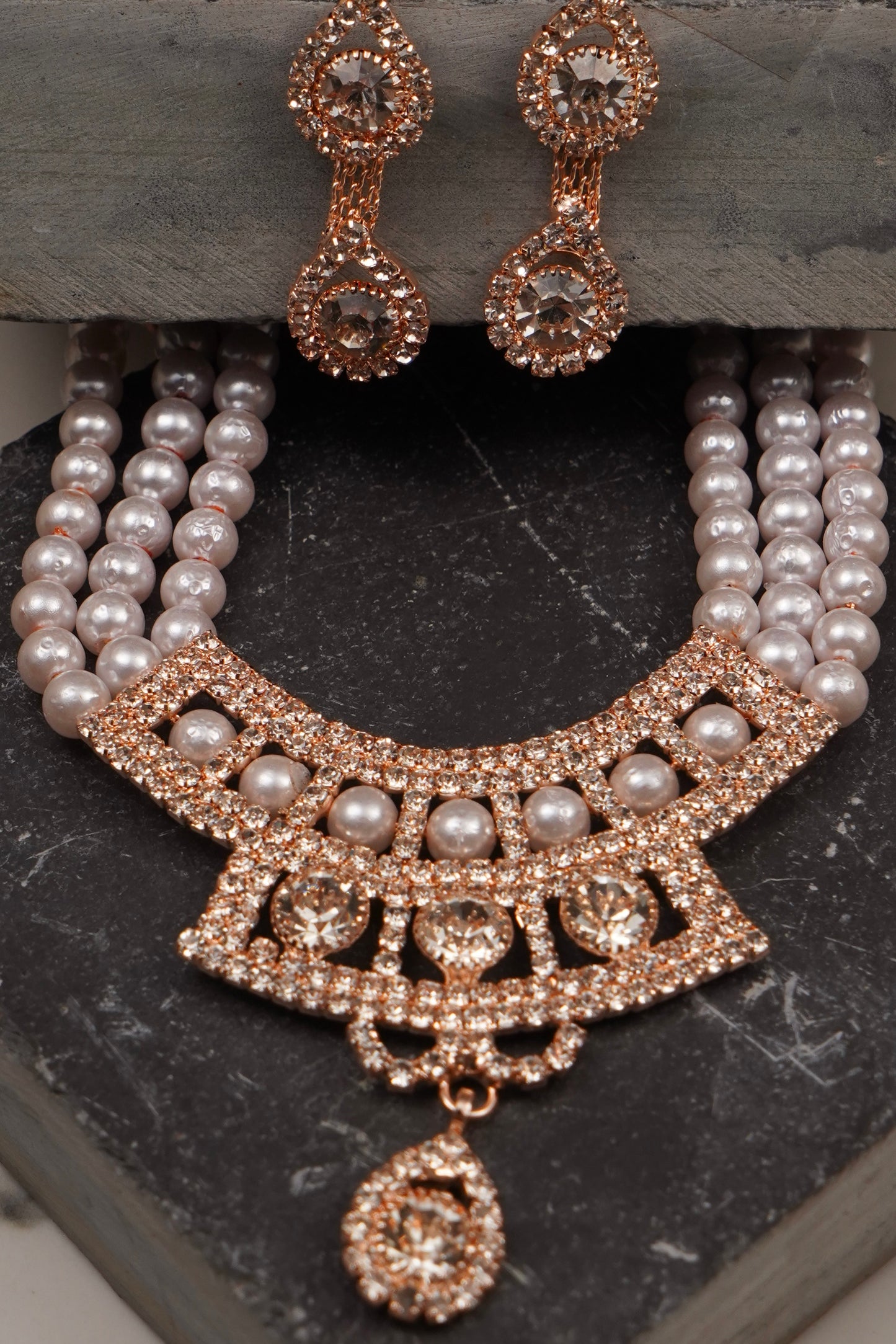 SHAINA- Fresh Water Pearl Necklace Set