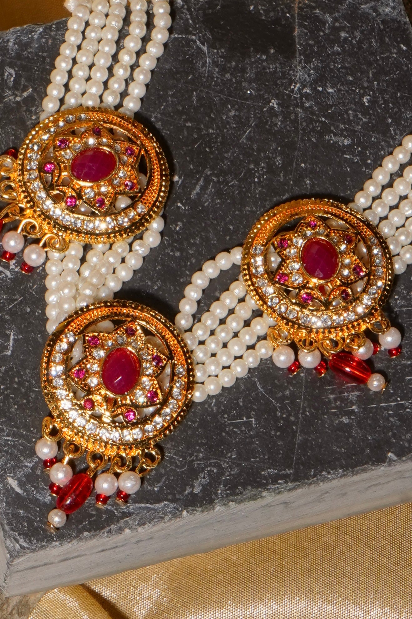 JAMIYA- Pearl Choker Set