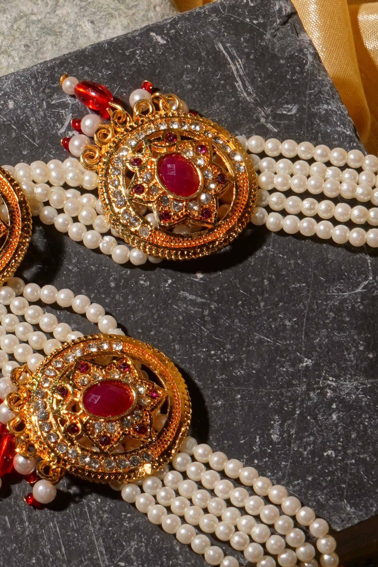 JAMIYA- Pearl Choker Set