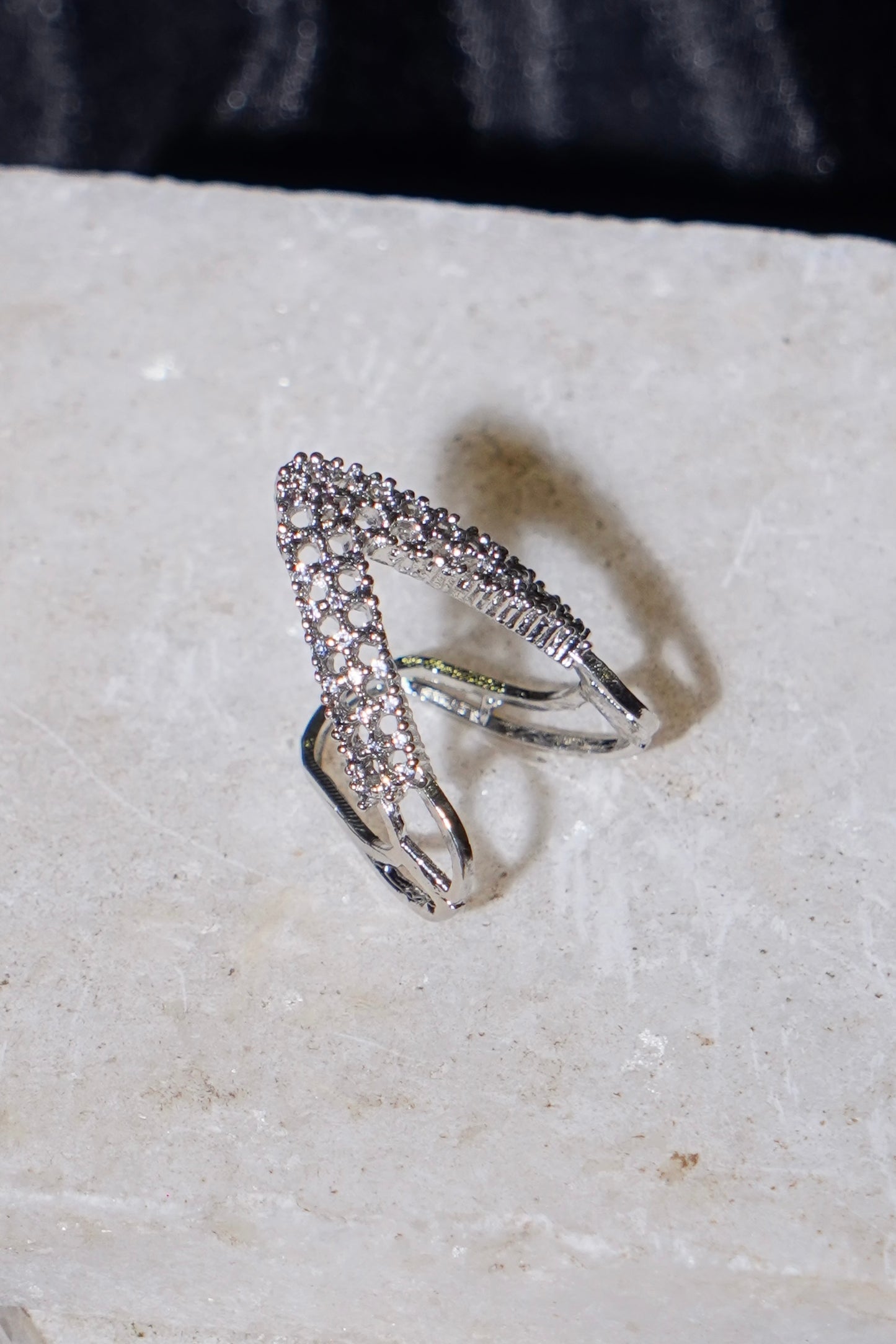 SARA- V Shaped Adjustable AD Ring