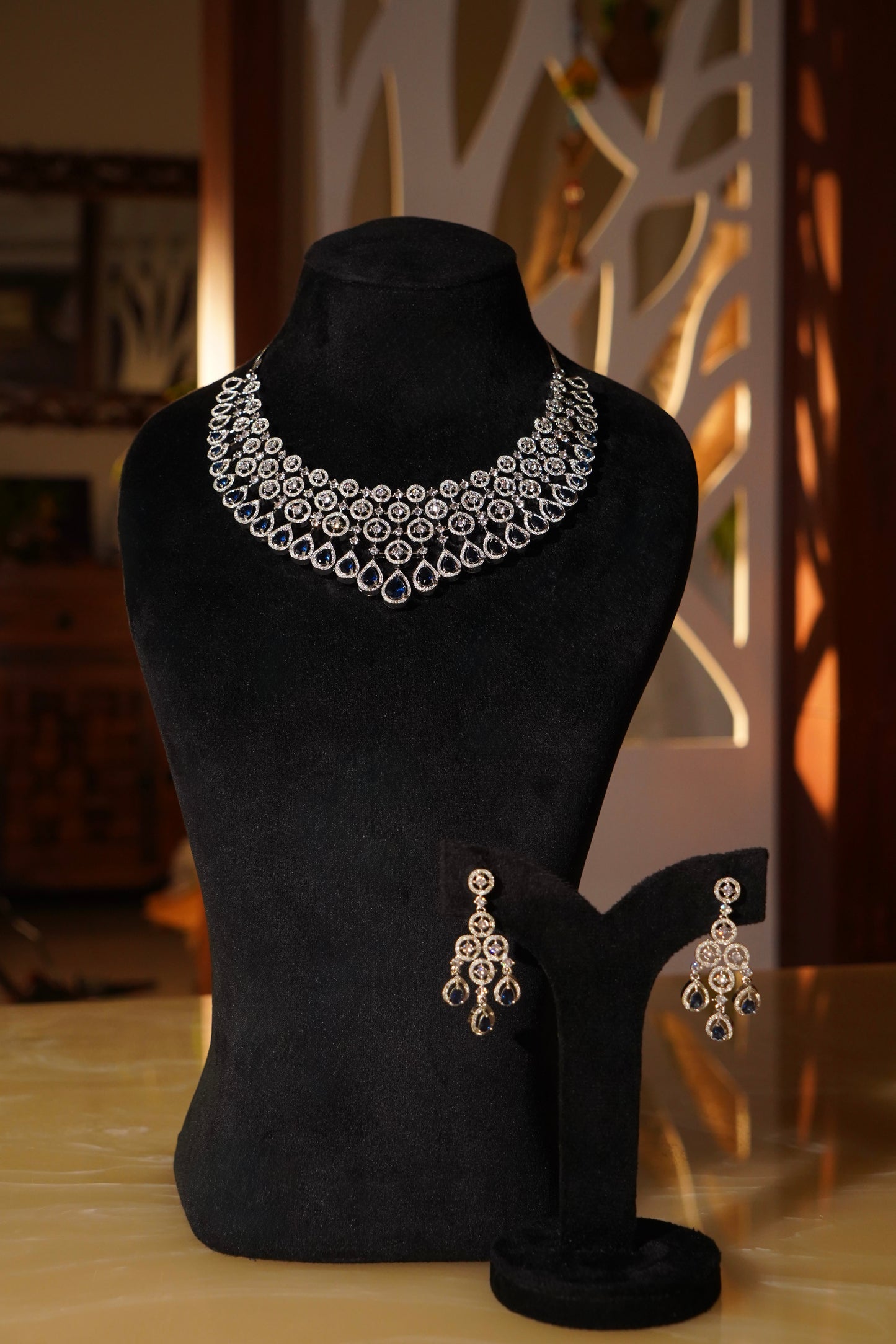 MANNAT- Diamanté Accent Choker Set