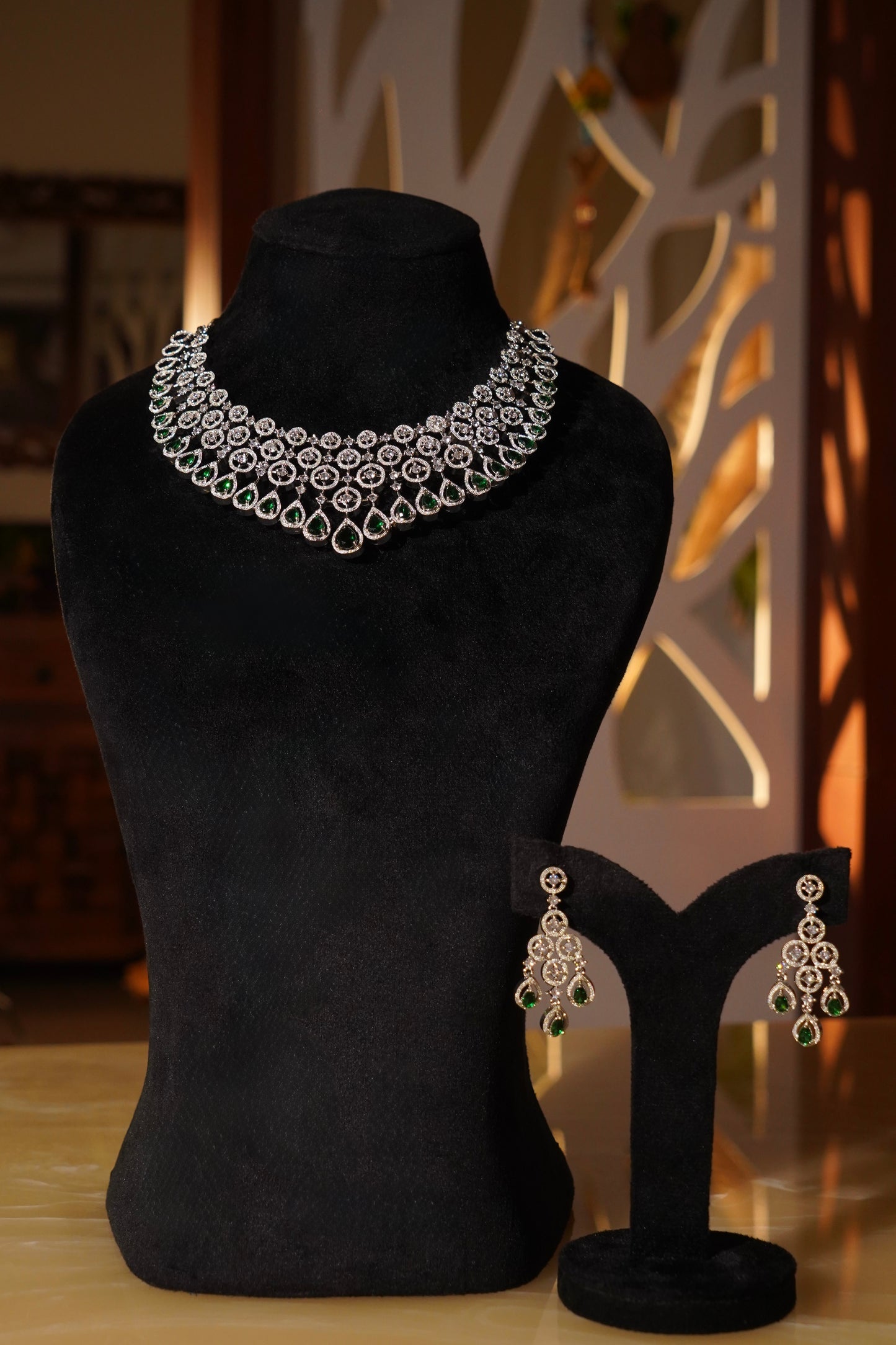 MANNAT- Diamanté Accent Choker Set