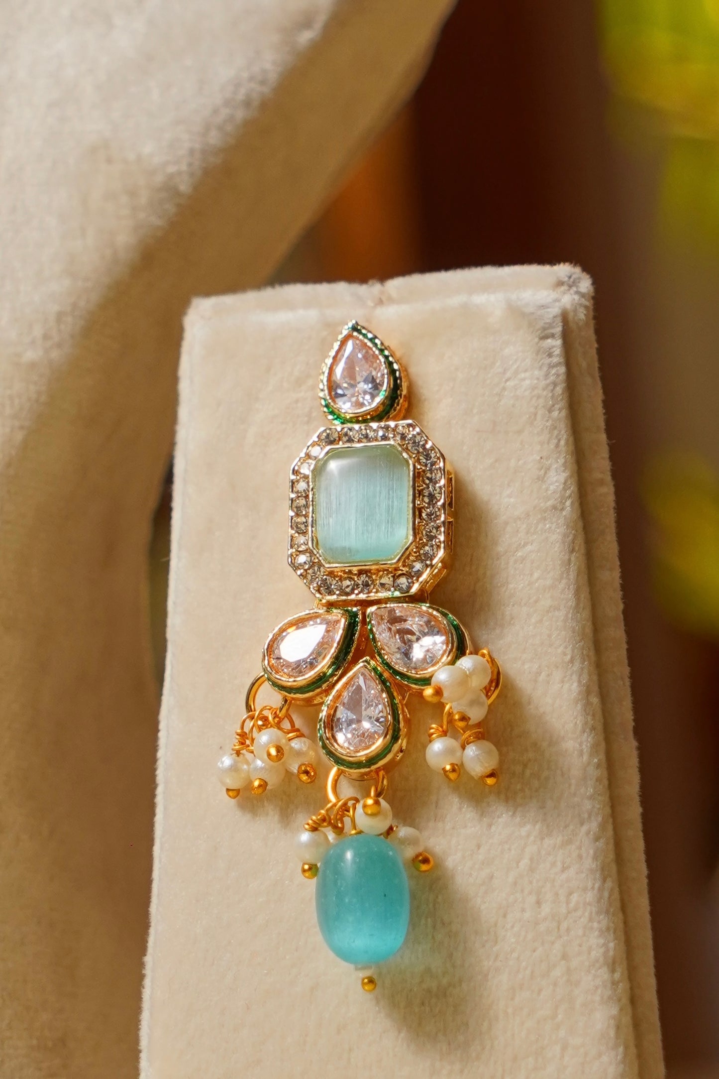 AJUNI- Gold Plated Kundan Set