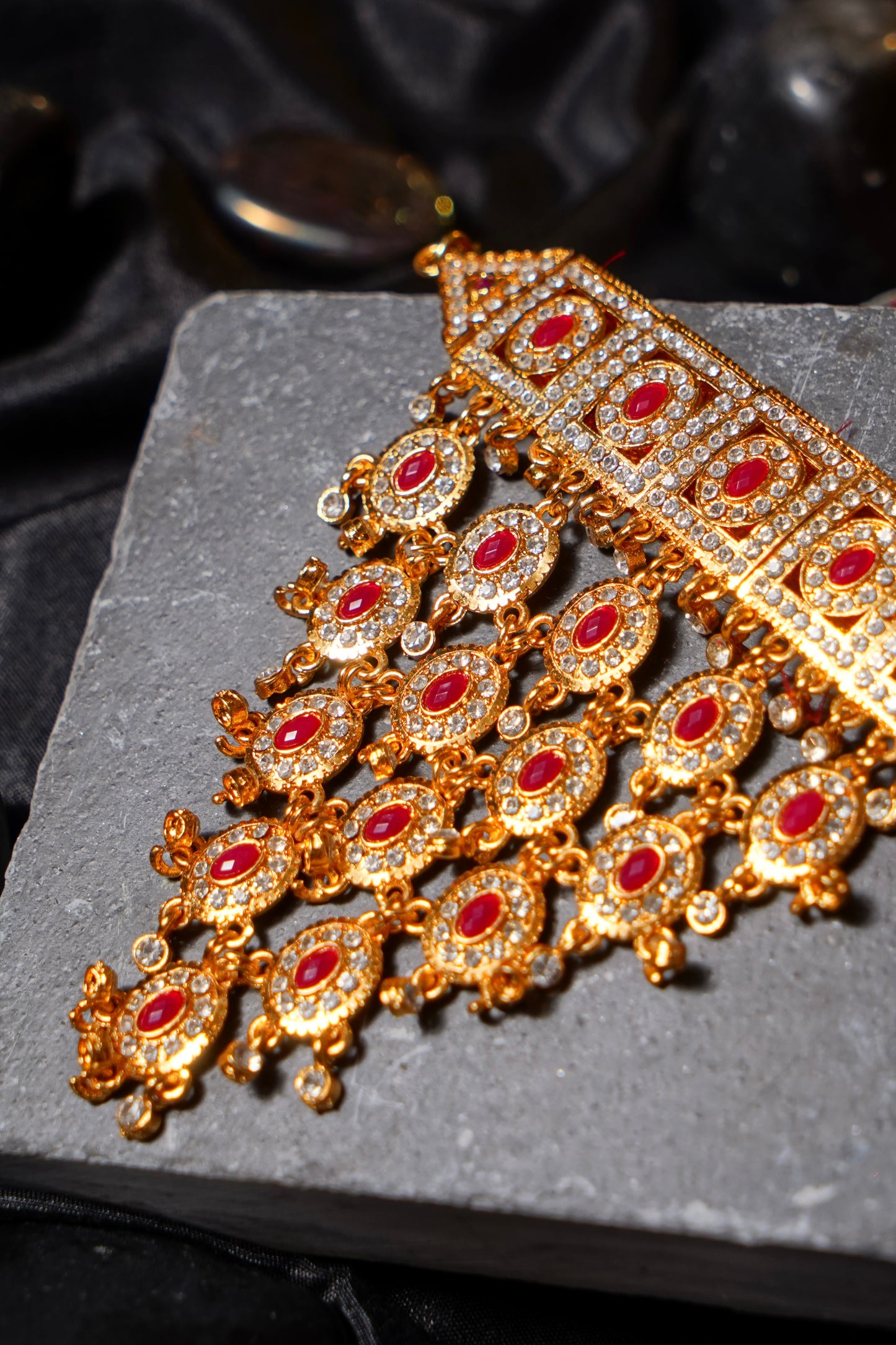 RUHI- Gold Choker Set
