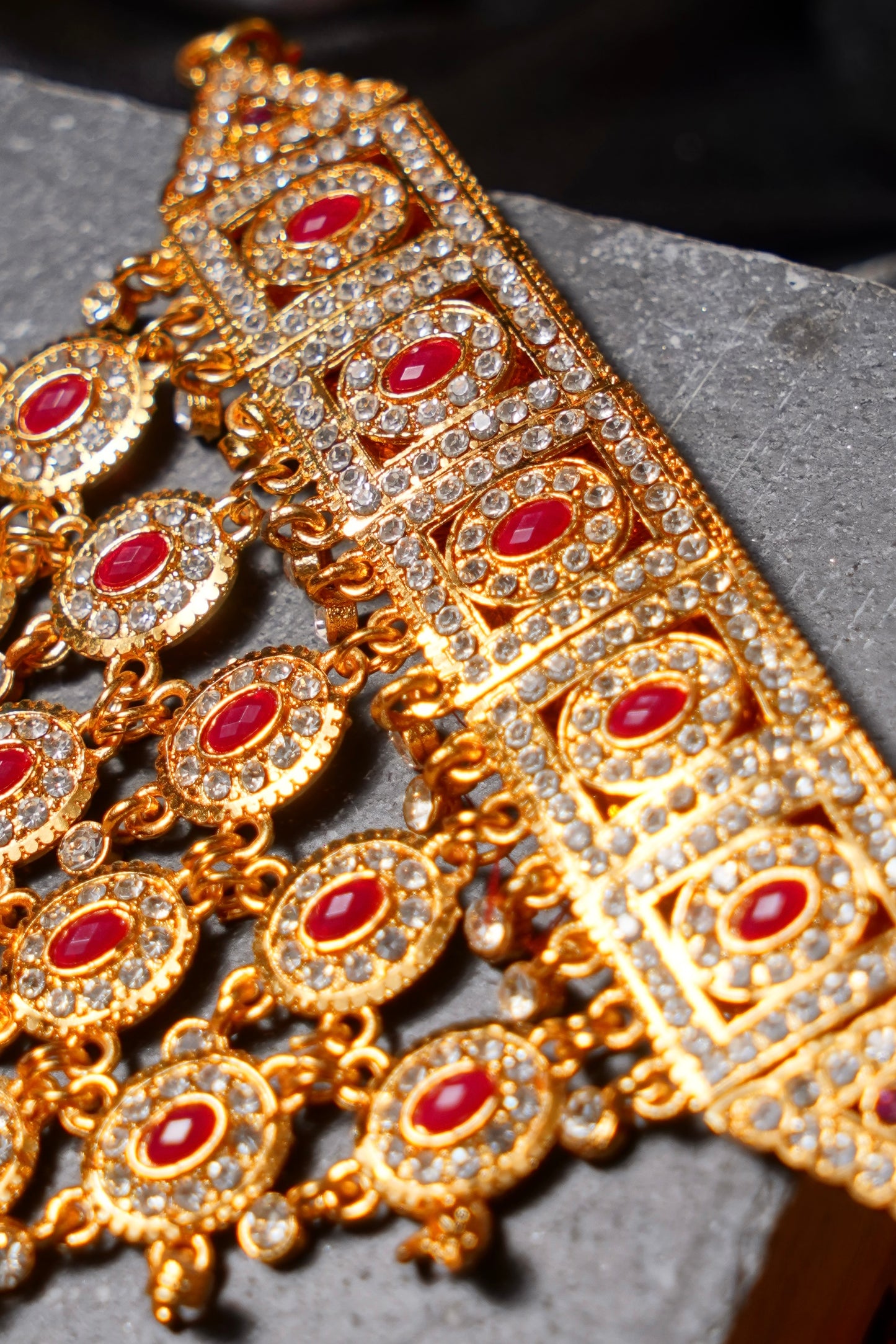 RUHI- Gold Choker Set