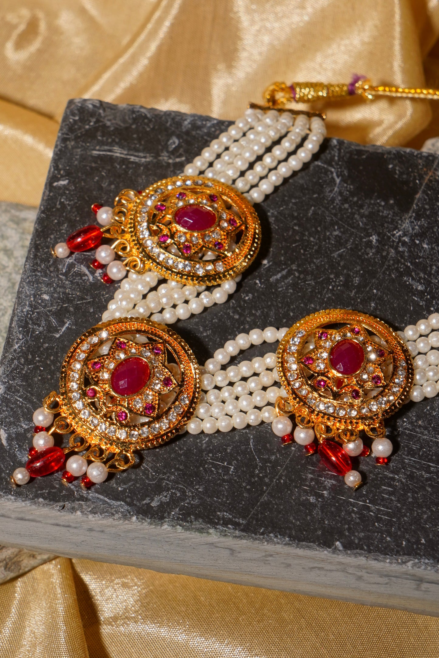 JAMIYA- Pearl Choker Set