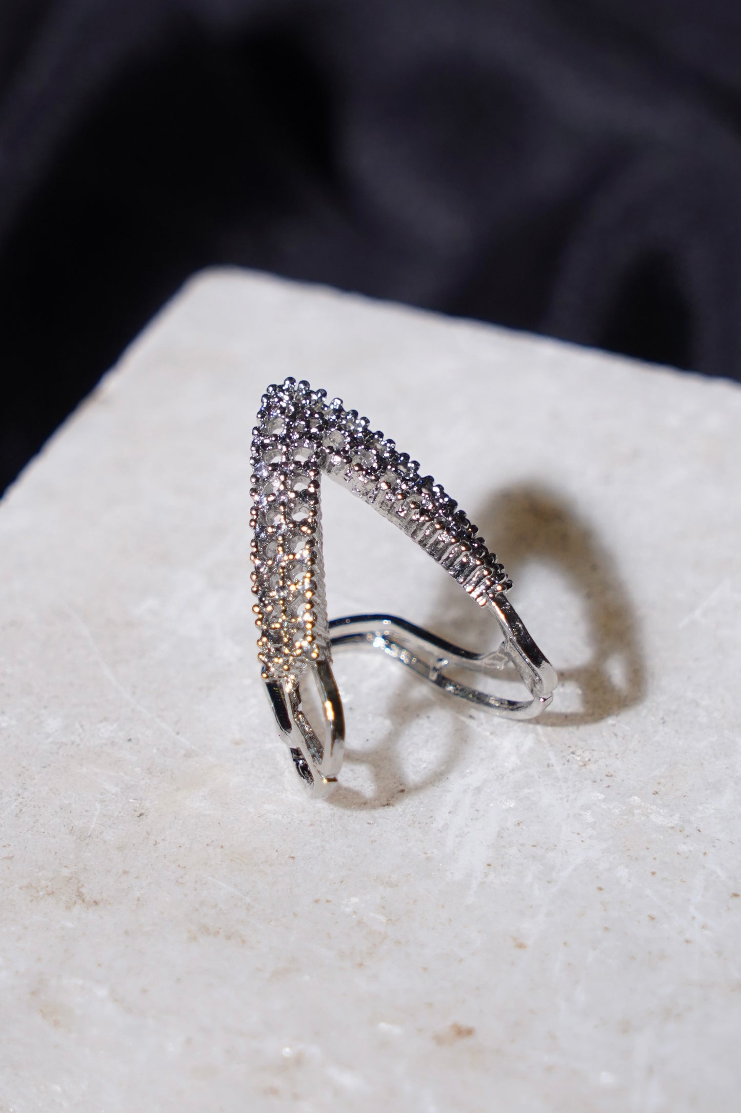 SARA- V Shaped Adjustable AD Ring