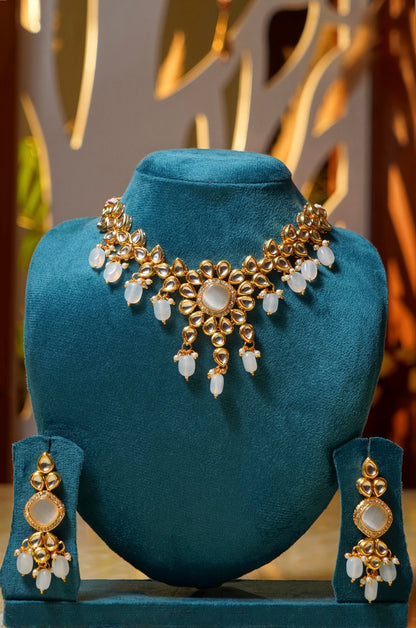 GULDASTA- Gold Plated Kundan Set